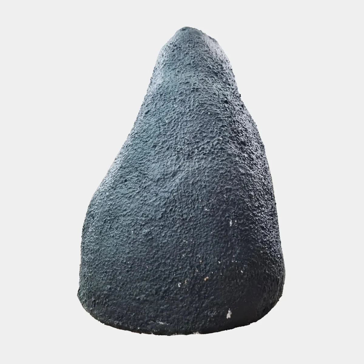 Zadnji pogled na ametistovo geodo prikazuje naravno bazaltno teksturo in gladko zunanjo površino.