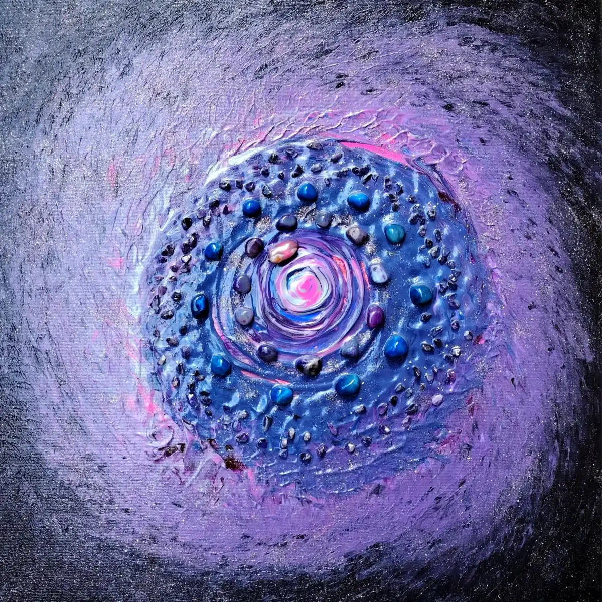 Mid-range view of the spiral centre with blue stones and violet movement